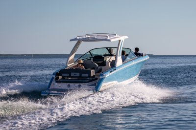Chaparral SSX 30 2 people in the bow and 2 people in the cockpit cruising in the ocean 